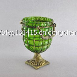 匠心獨運的鐵藝玻璃花瓶 融合實用美學與工藝精神的現代家居裝飾